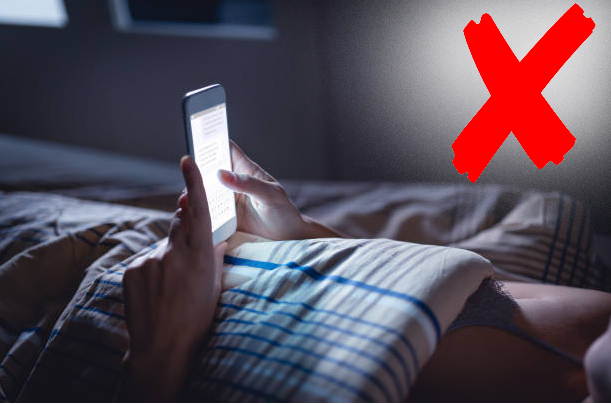 Không dùng điện thoại trước khi ngủ